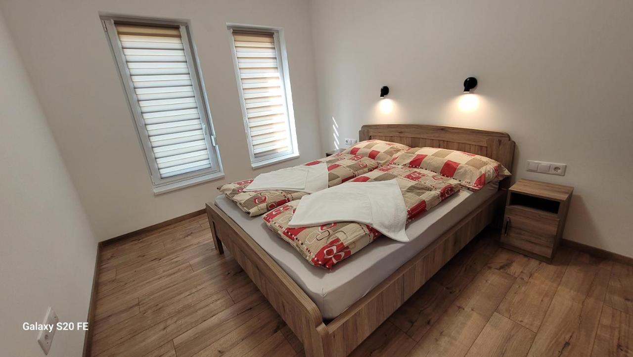 Zea Apartmanhaz Apartment Balatonfenyves Exterior photo